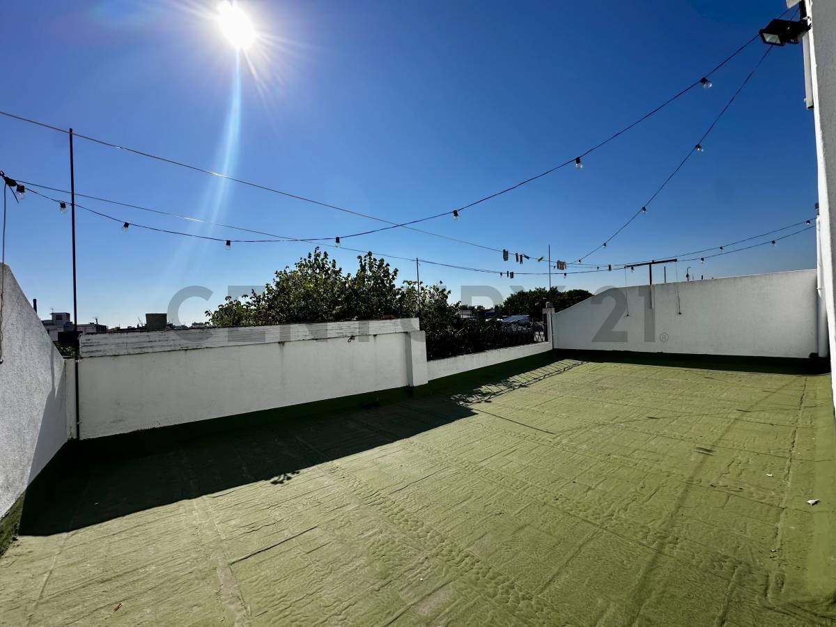 Foto de VENTA PH 5 AMBIENTES PARQUE CHACABUCO LUMINOSO CON QUINCHO Y 2 TERRAZAS, imagen 1