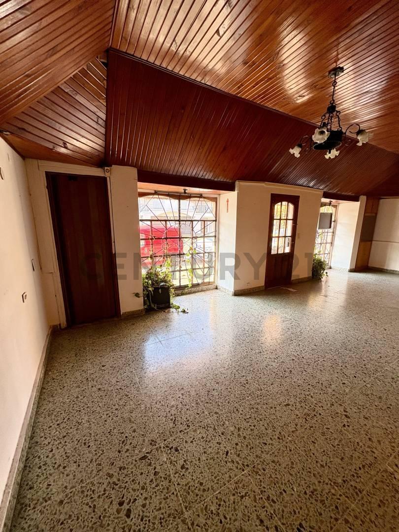 Foto de Venta | PH de 3 Ambientes con Local al Frente | Excelente Ubicación en, imagen 2