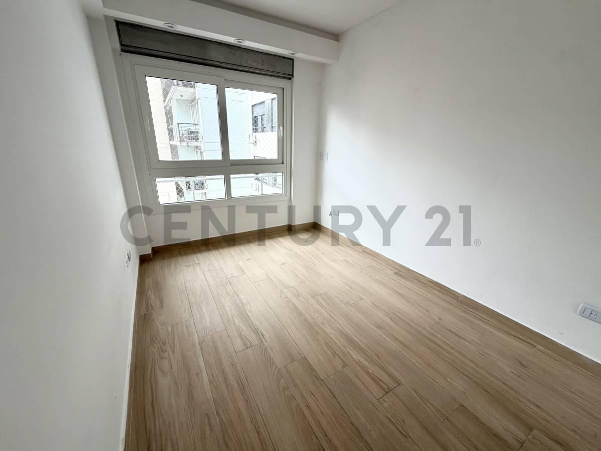 Foto de ALQUILER DEPARTAMENTO 4 AMBIENTES AL FRENTE + COCHERA SUPER LUMINOSO, imagen 2