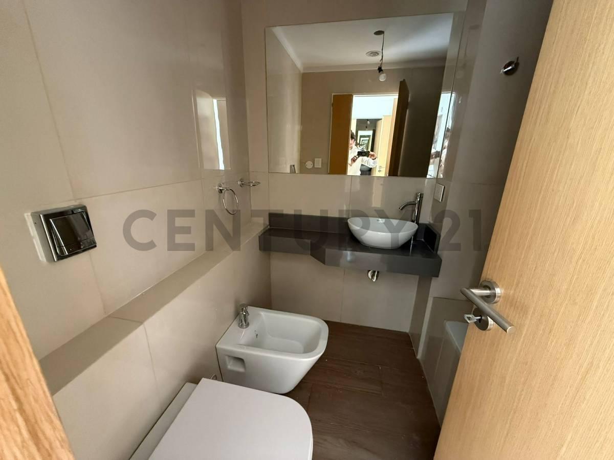 Foto de VENTA DEPARTAMENTO 4 AMBIENTES CON DOS COCHERAS Y LAVADERO, EN PLENO, imagen 5