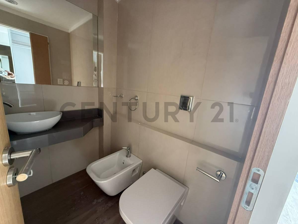 Foto de VENTA DEPARTAMENTO 4 AMBIENTES CON DOS COCHERAS Y LAVADERO, EN PLENO, imagen 2
