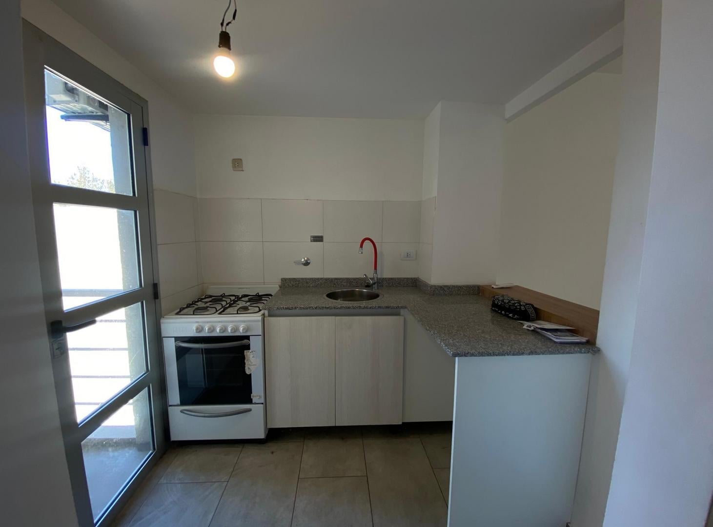Foto de DEPARTAMENTO MONOAMBIENTE EN EL CENTRO DE AVELLANEDA, imagen 1