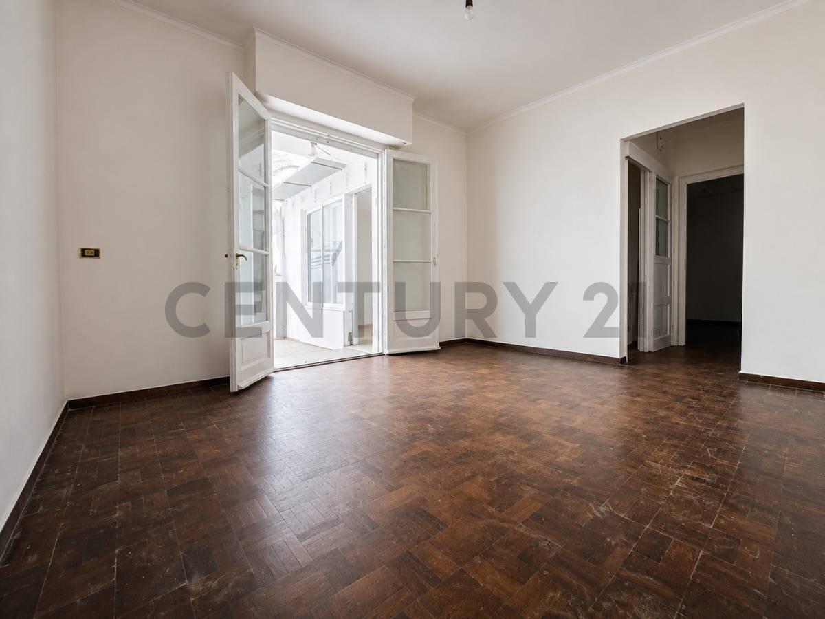 Foto de VENTA DEPARTAMENTO 3 AMBIENTES CON PATIO EN FLORES, imagen 5