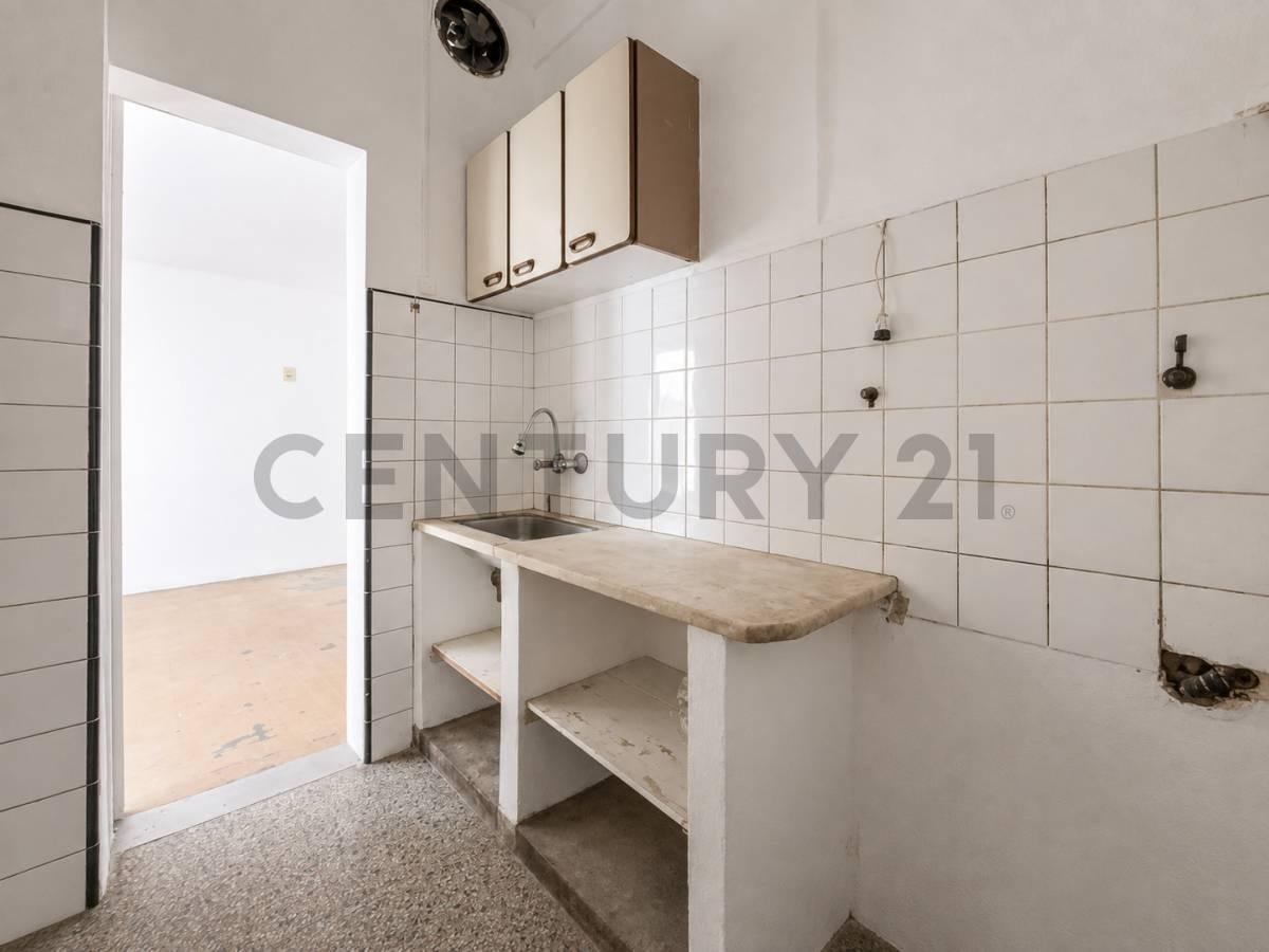 Foto de VENTA DEPARTAMENTO 3 AMBIENTES CON PATIO EN FLORES, imagen 2