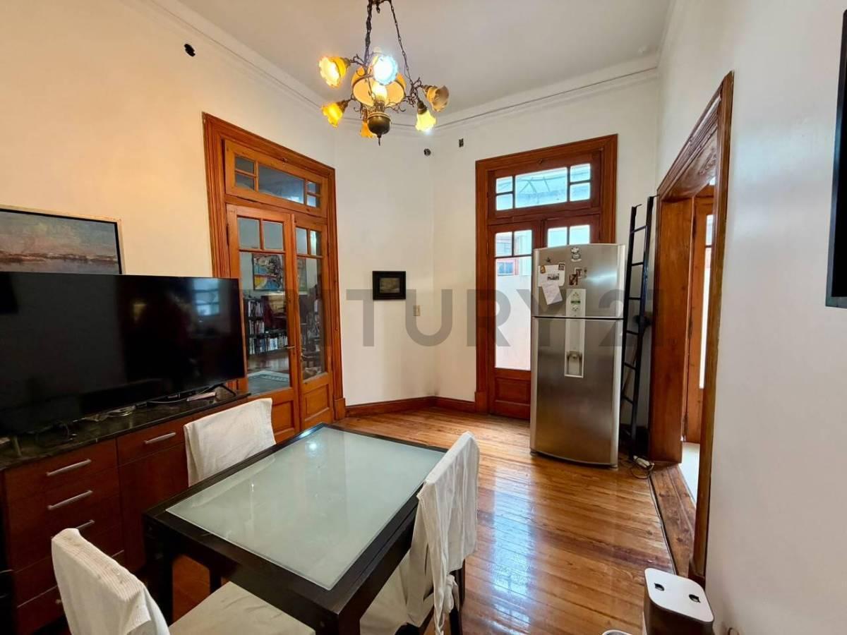 Foto de VENTA DEPARTAMENTO 4 AMBIENTES CON PASILLO EXTERIOR EN BALVANERA APTO, imagen 2