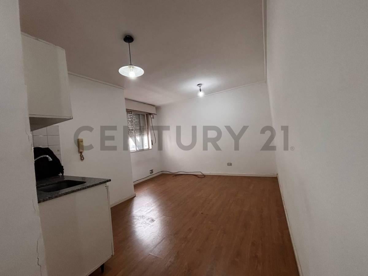 Foto de Venta monoambiente en piso alto ideal inversion en Boedo, Capital, imagen 1