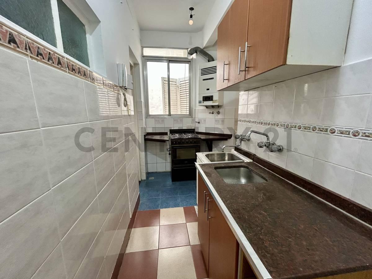 Foto de VENTA DEPARTAMENTO 3 AMBIENTES CON DEPENDENCIA AL FRENTE EN PALERMO, imagen 2