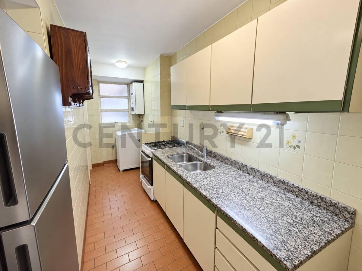 Foto de VENTA DEPARTAMENTO 3 AMBIENTES CON DEPENDENCIA Y COCHERA – BALVANERA, imagen 3