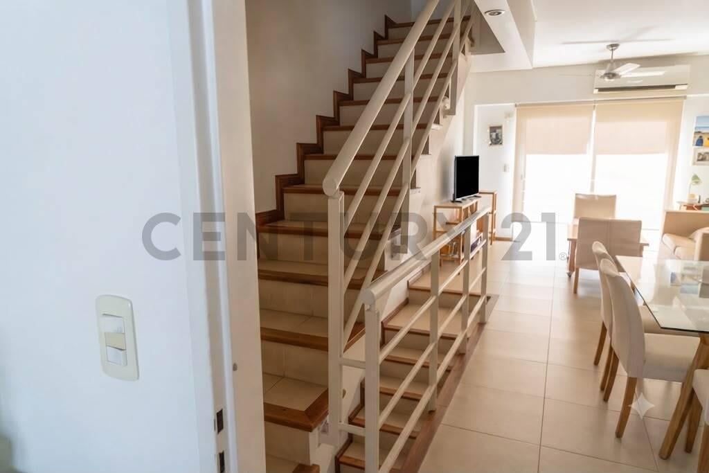 Foto de VENTA TRIPLEX 4 AMBIENTES EN LOMAS DE NÚÑEZ | PATIO + TERRAZA +, imagen 2