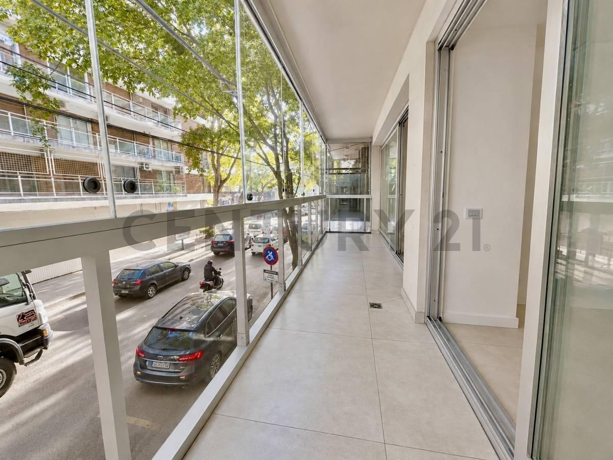 Foto de VENTA DEPARTAMENTO SEMIPISO 4 AMBIENTES CON DEPENDENCIA, PATIO, COCHERA, imagen 1