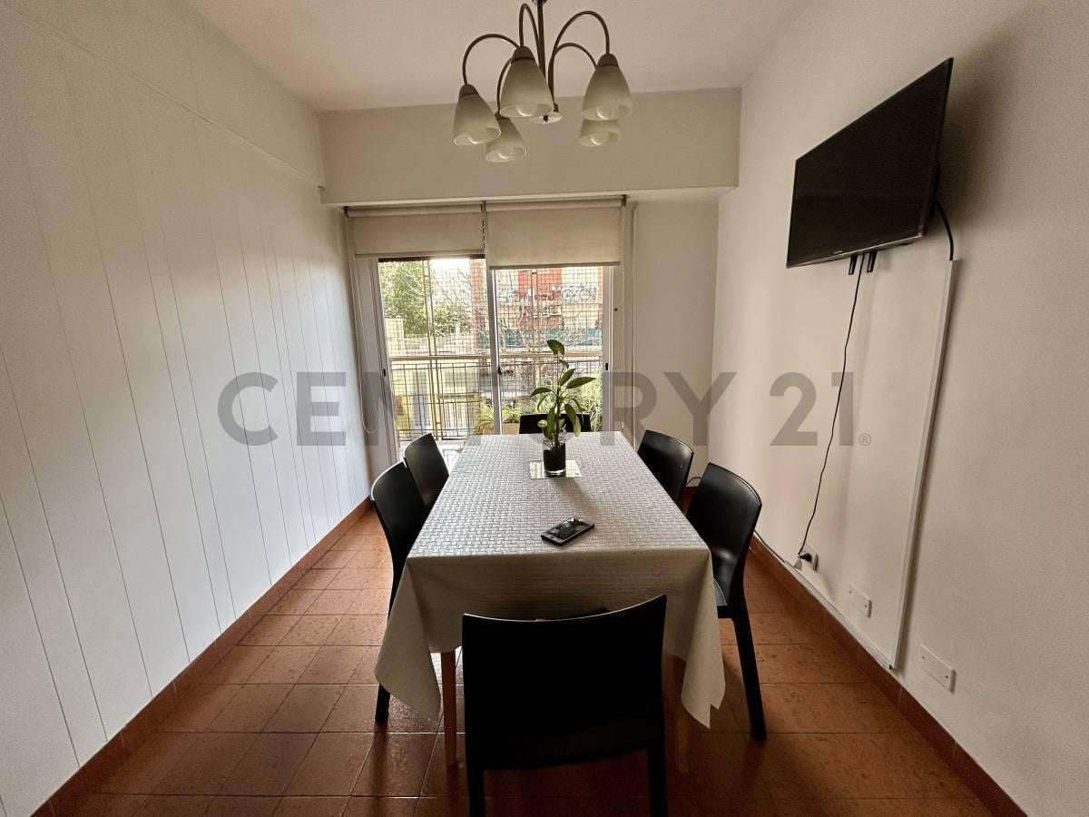 Foto de VENTA DEPARTAMENTO 4 AMBIENTES CON DEPENDENCIA Y DOBLE BALCON EN FLORES, imagen 5