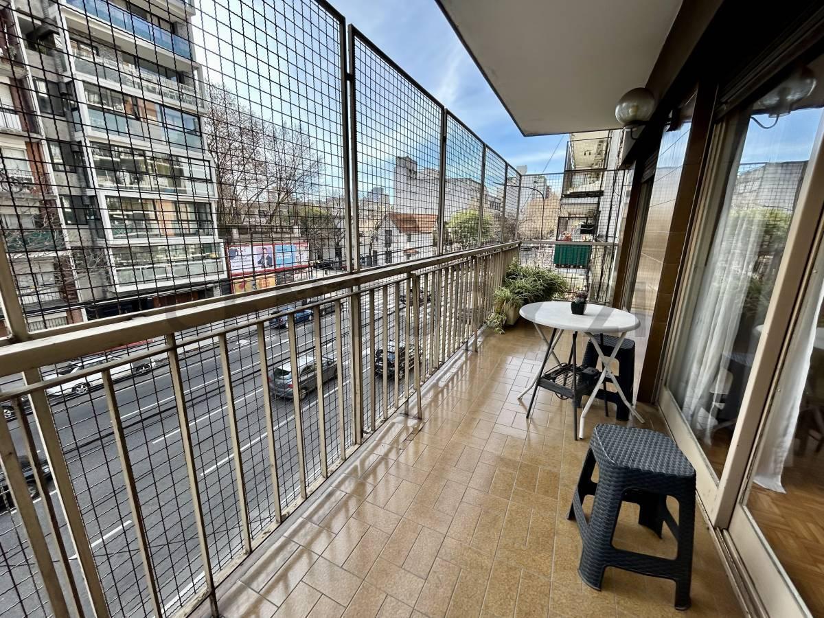 Foto de VENTA DEPARTAMENTO 4 AMBIENTES CON DEPENDENCIA Y DOBLE BALCON EN FLORES, imagen 4