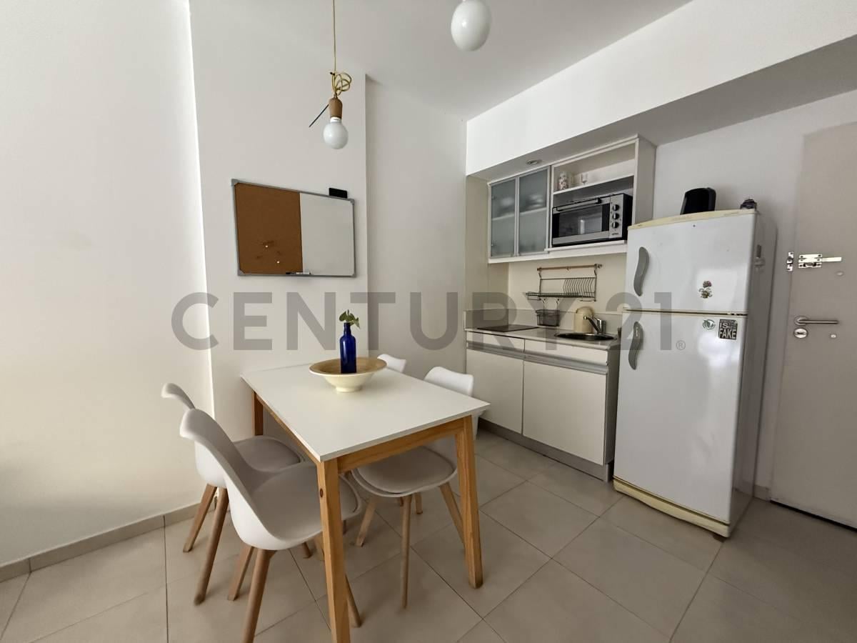 Foto de Alquiler departamento monoambinete en Belgrano con patio propio, imagen 4