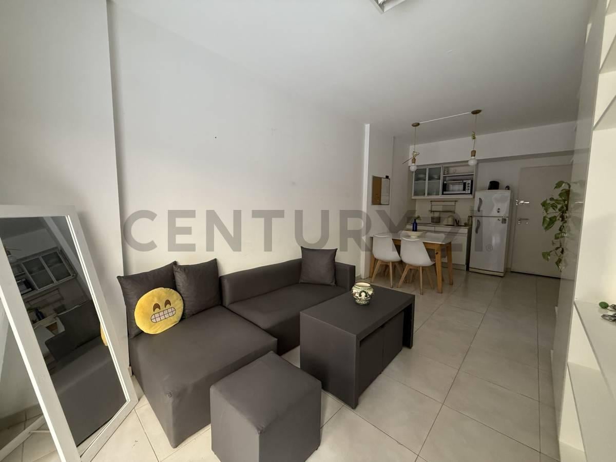 Foto de Alquiler departamento monoambinete en Belgrano con patio propio, imagen 3
