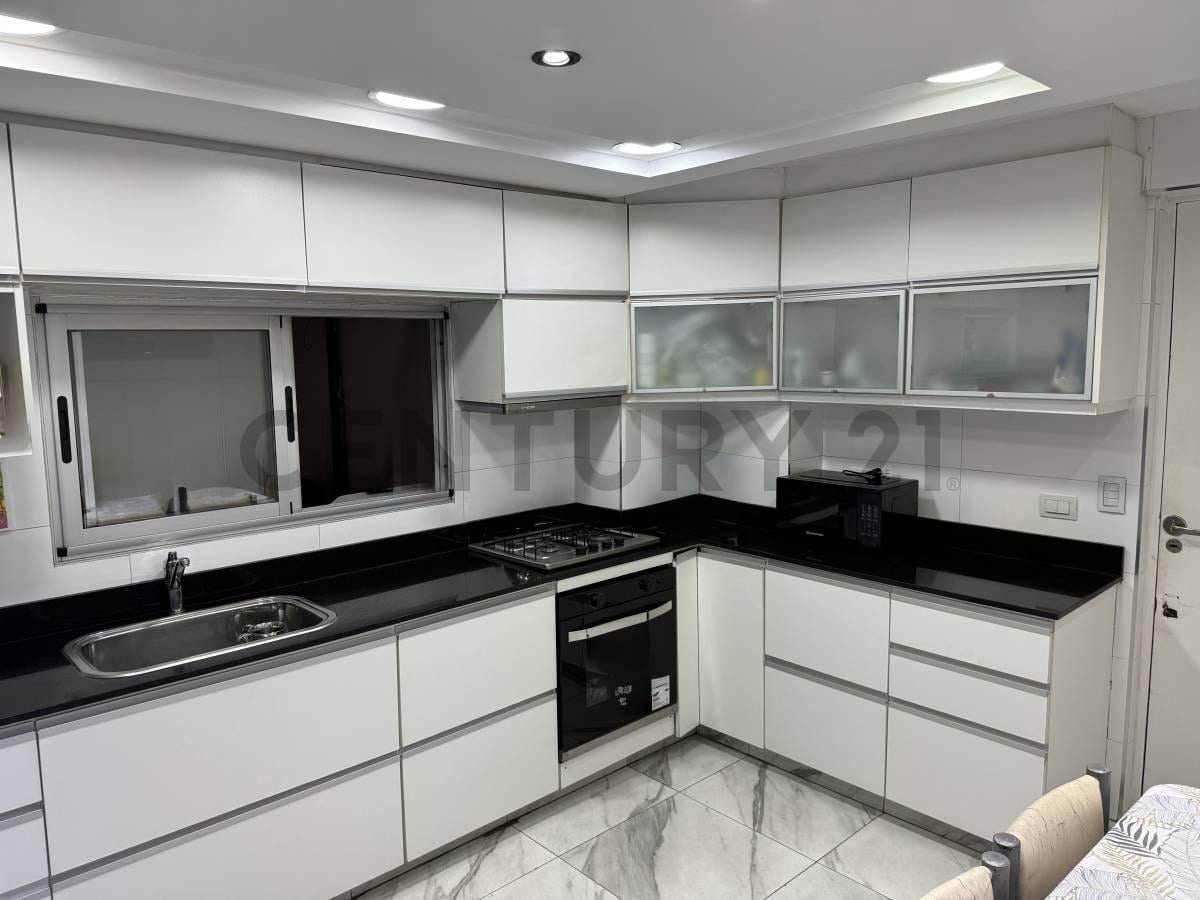 Foto de VENTA DEPARTAMENTO 127 m² 4 AMBIENTES con Dependencia 2 COCHERAS y, imagen 5