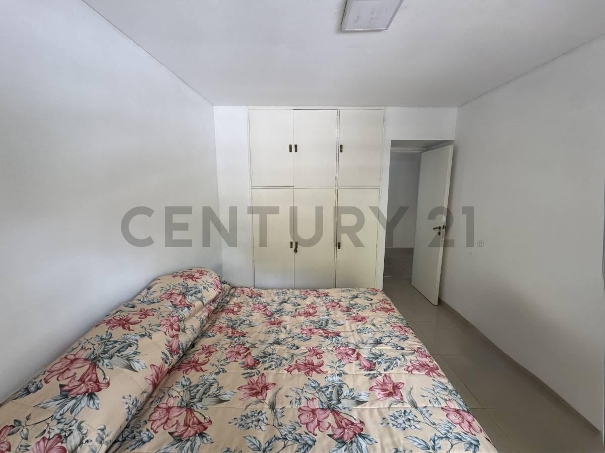 Foto de VENTA DEPARTAMENTO 127 m² 4 AMBIENTES con Dependencia 2 COCHERAS y, imagen 3
