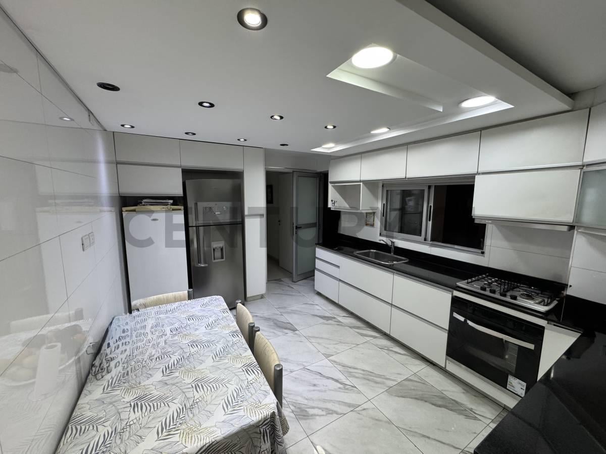Foto de VENTA DEPARTAMENTO 127 m² 4 AMBIENTES con Dependencia 2 COCHERAS y, imagen 2