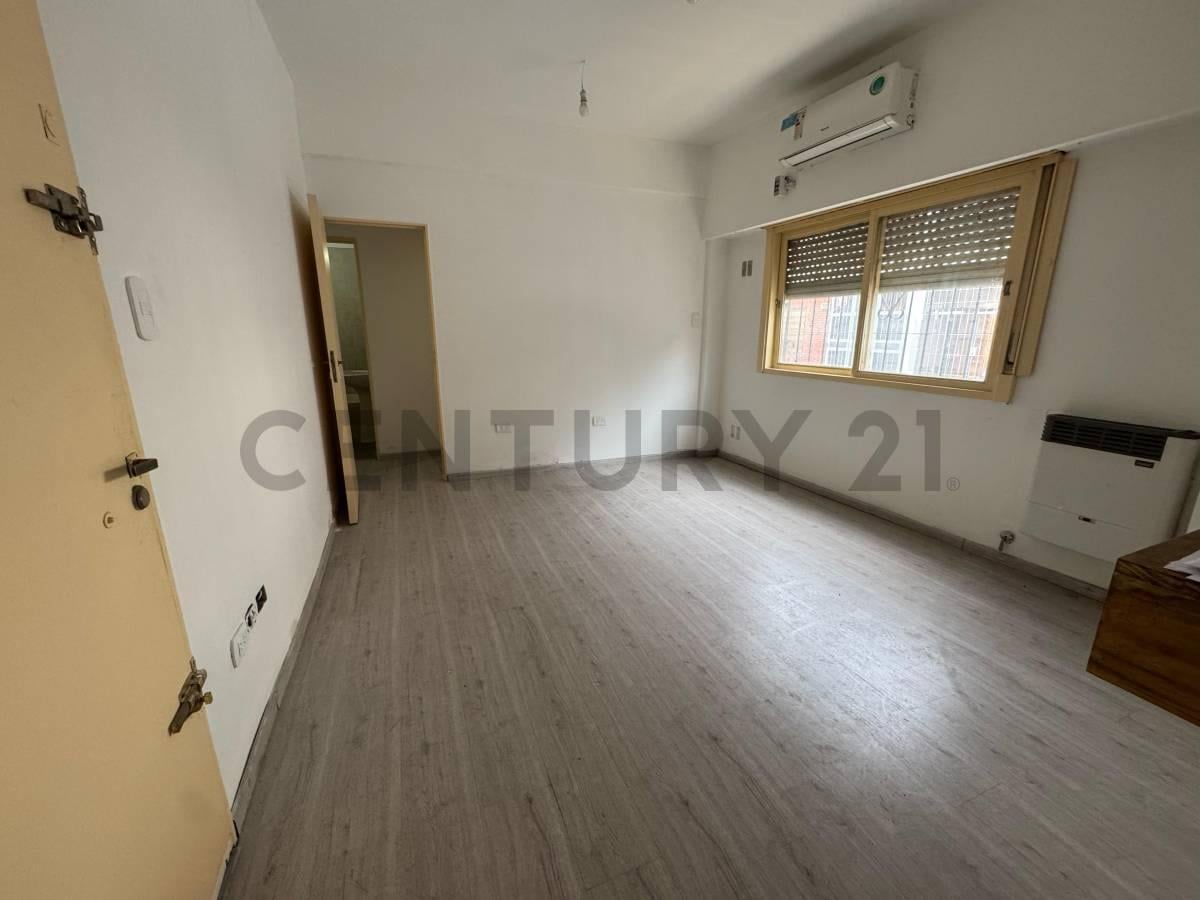 Foto de VENTA - DEPTO 2 AMBIENTES - CABALLITO - RECICLADO - APTO FINANCIACIÓN, imagen 2