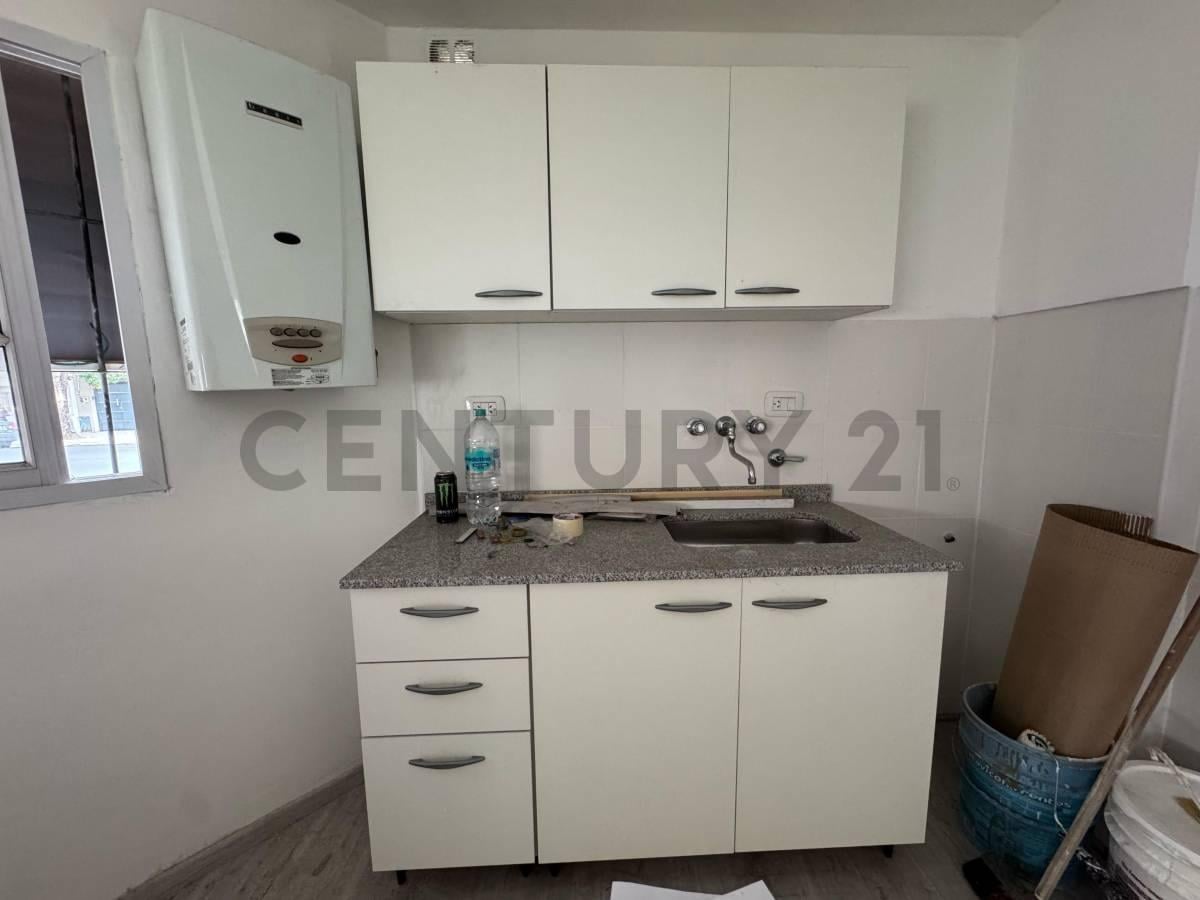 Foto de VENTA - DEPTO 2 AMBIENTES - CABALLITO - RECICLADO - APTO FINANCIACIÓN, imagen 3