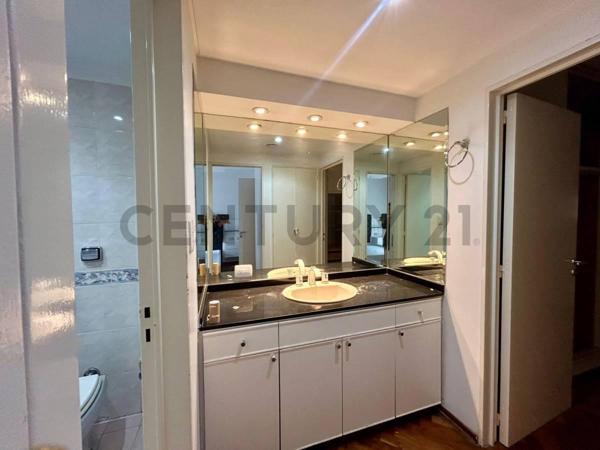 Foto de VENTA DEPARTAMENTO 4 AMBIENTES EN RECOLETA CON DEPENDENCIA, COCHERA, imagen 2