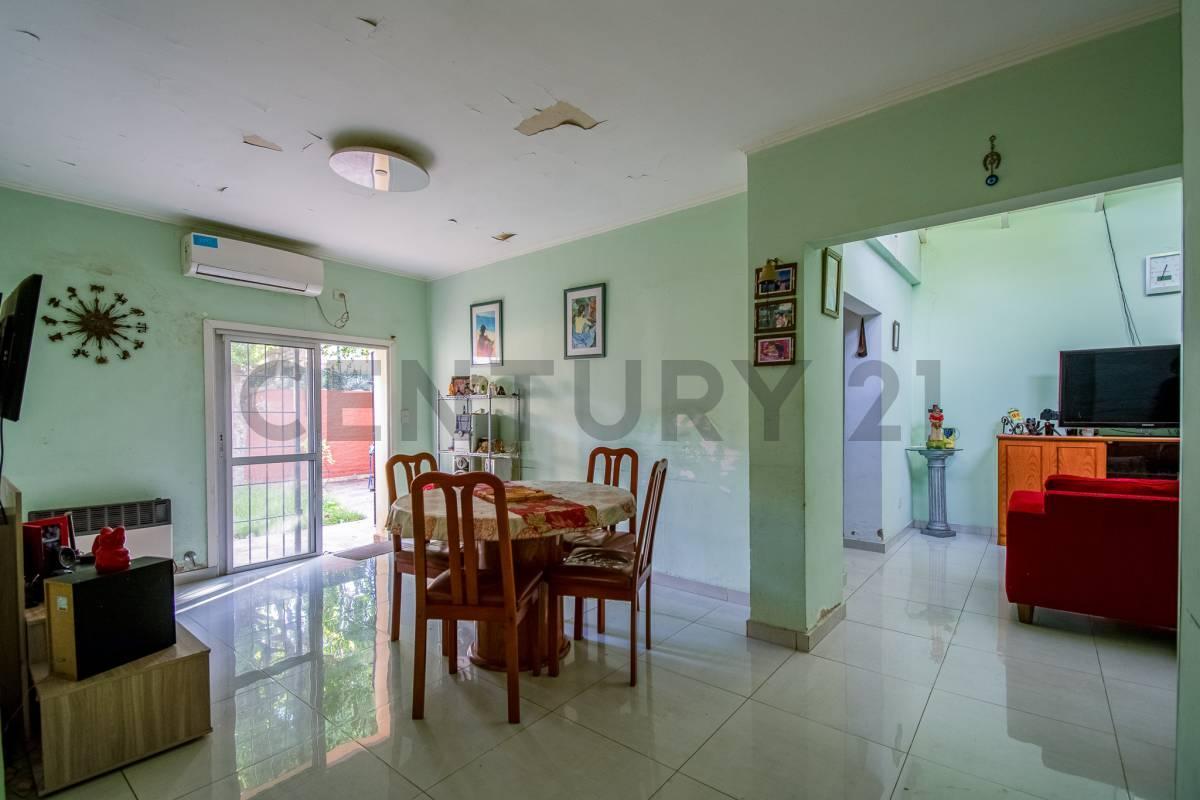 Foto de VENTA PH 4 AMB. C/ JARDÍN Y COCHERA - A REFACCIONAR EN SAN ISIDRO, imagen 2