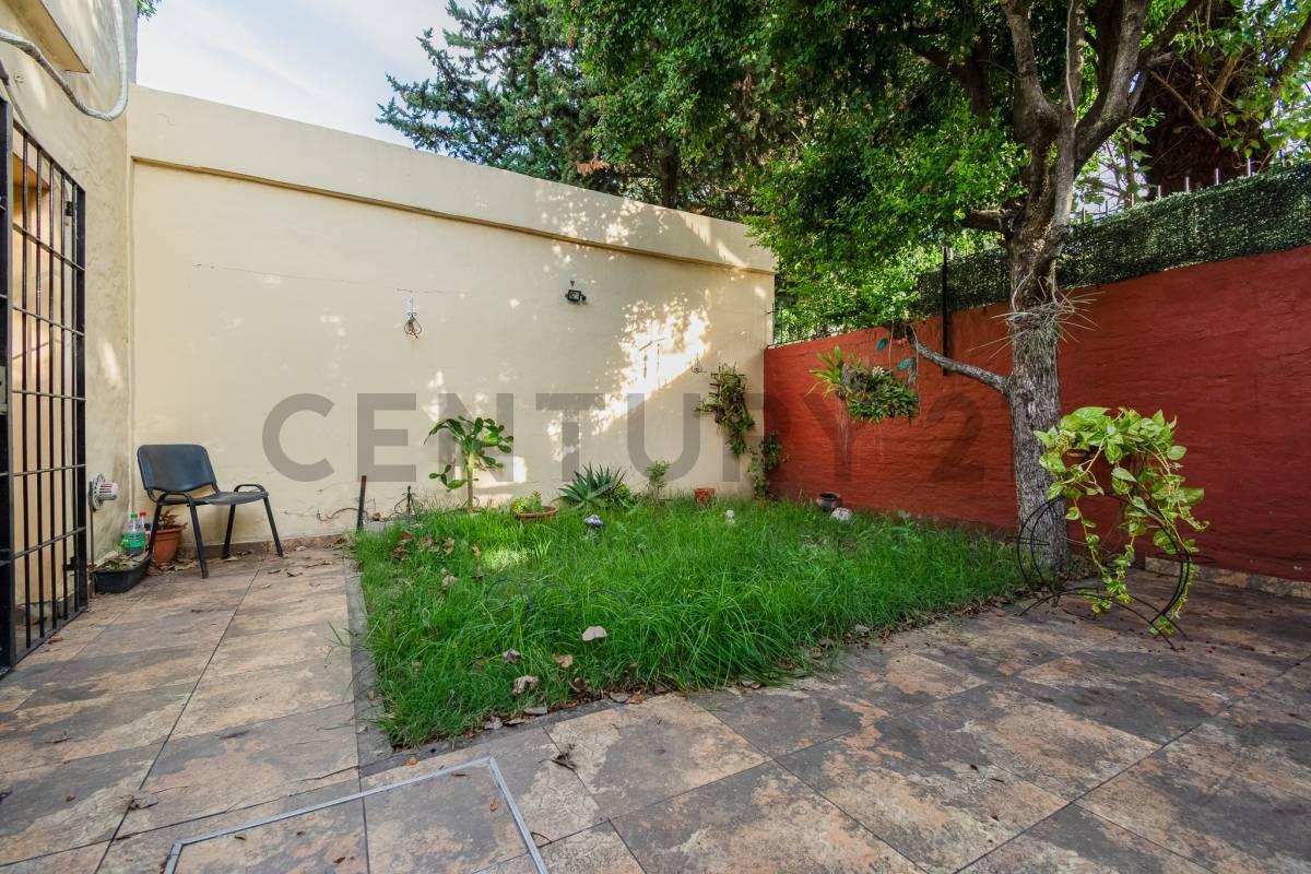 Foto de VENTA PH 4 AMB. C/ JARDÍN Y COCHERA - A REFACCIONAR EN SAN ISIDRO, imagen 1