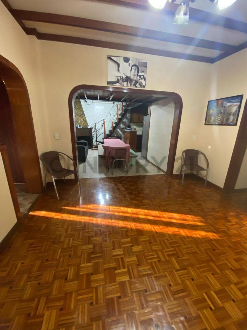 Foto de VENTA CASA EN BERAZATEGUI 4 AMBIENTES CON TERRAZA COCHERA QUINCHO, imagen 3