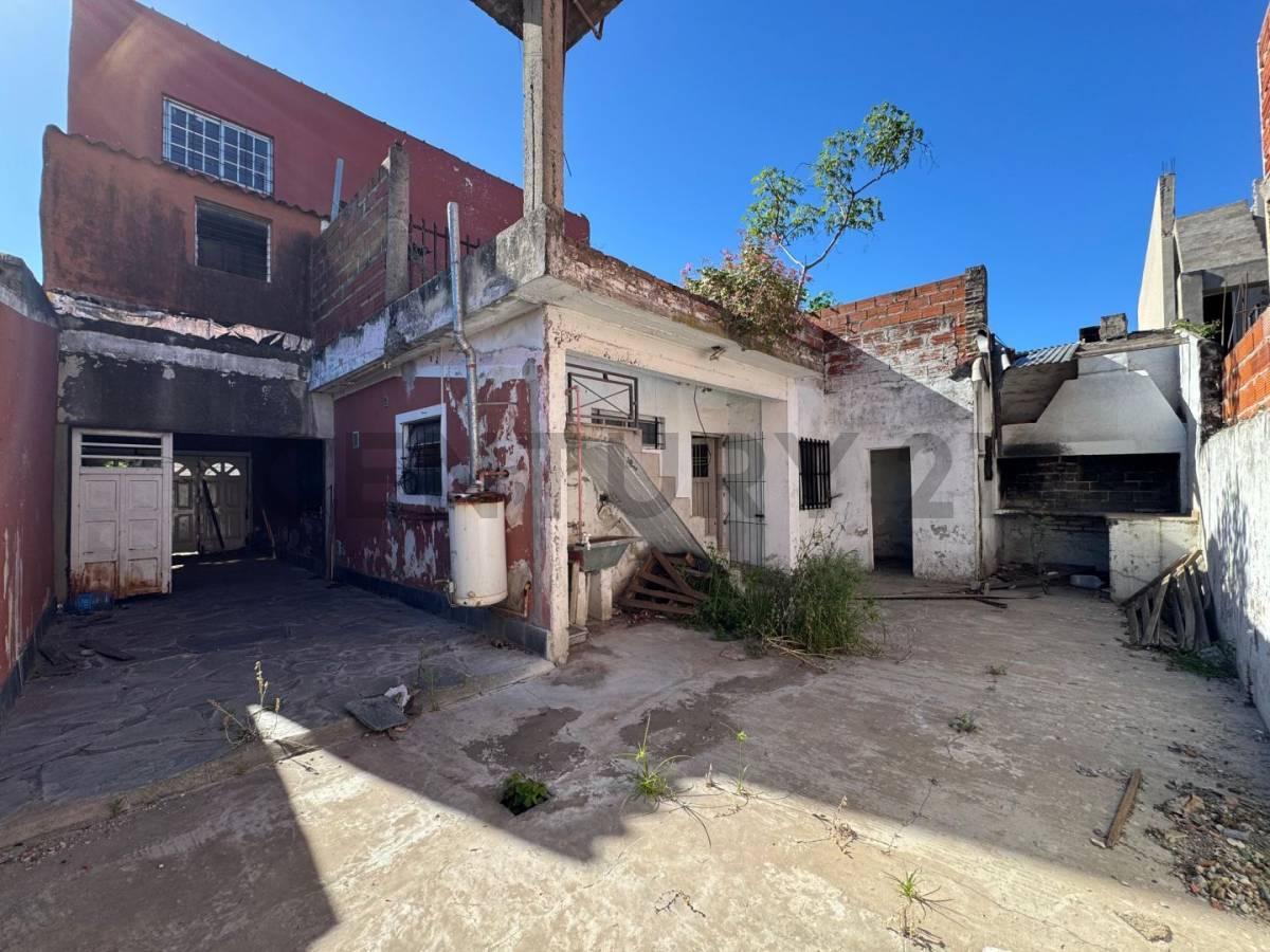 Foto de VENTA CASA 4 AMBIENTES A RECICLAR EN MORON FINANCIA, imagen 1