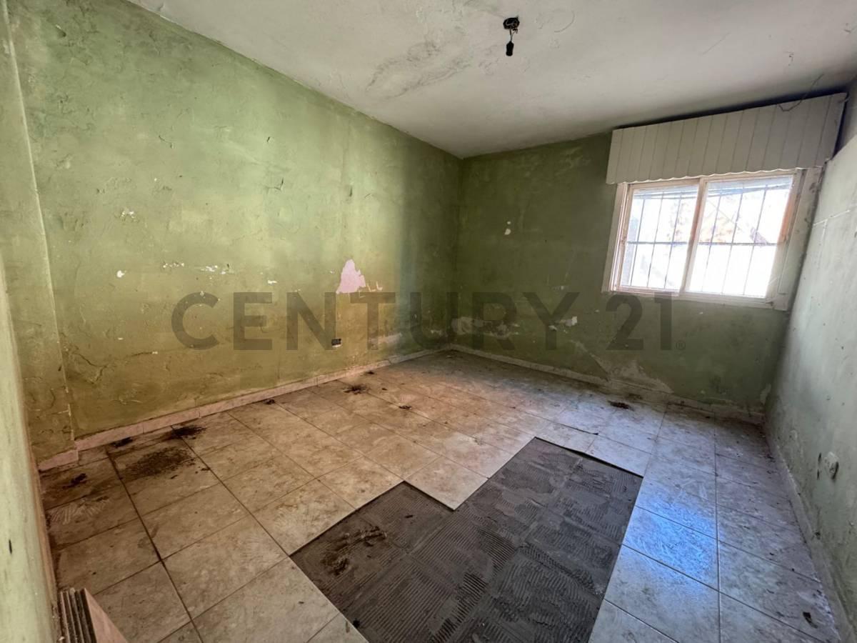 Foto de VENTA CASA 4 AMBIENTES A RECICLAR EN MORON FINANCIA, imagen 4