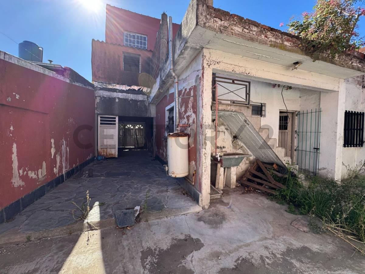 Foto de VENTA CASA 4 AMBIENTES A RECICLAR EN MORON FINANCIA, imagen 2