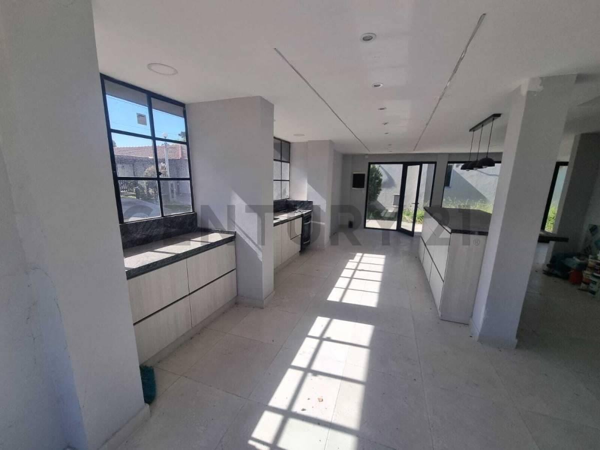 Foto de VENTA 4 AMBIENTES EN VENADO I A ESTRENAR CON PILETA Y COCHERA, imagen 3