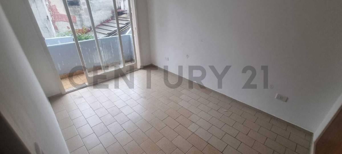 Foto de VENTA PH 2 AMBIENTES CON TERRAZA Y BALCON EN VILLA URQUIZA, imagen 5