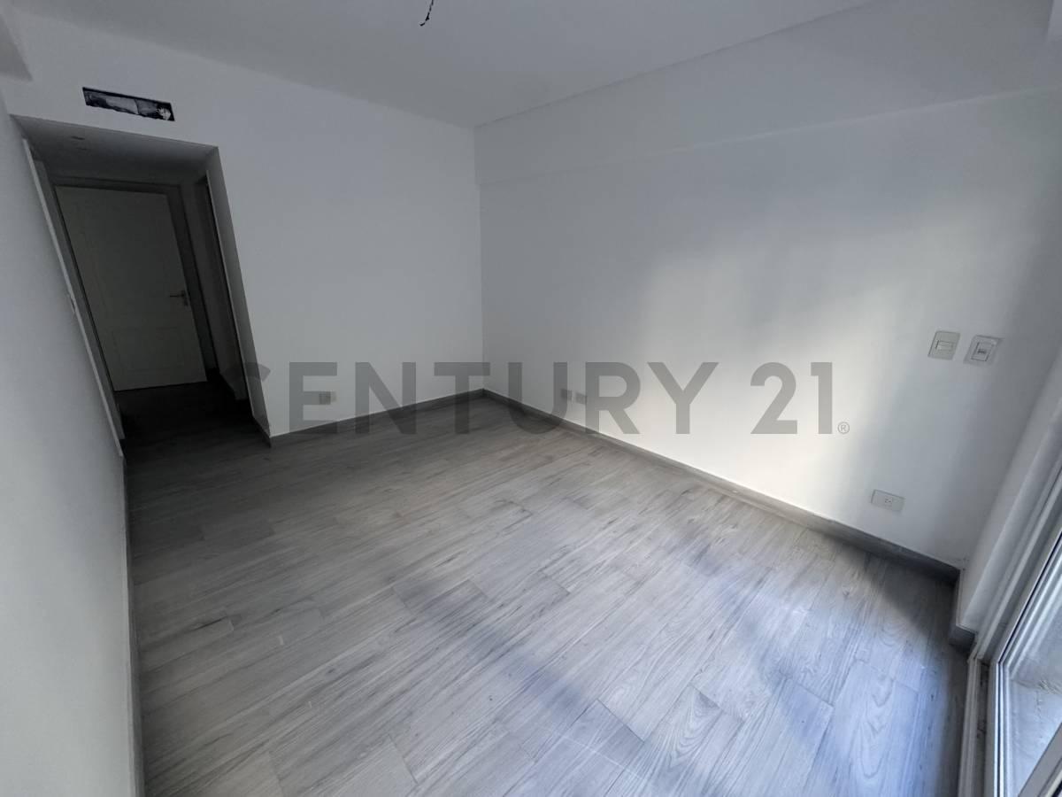 Foto de VENTA DEPARTAMENTO 4 AMBIENTES EN FLORES CON COCHERA y DEPENDECIA, imagen 5