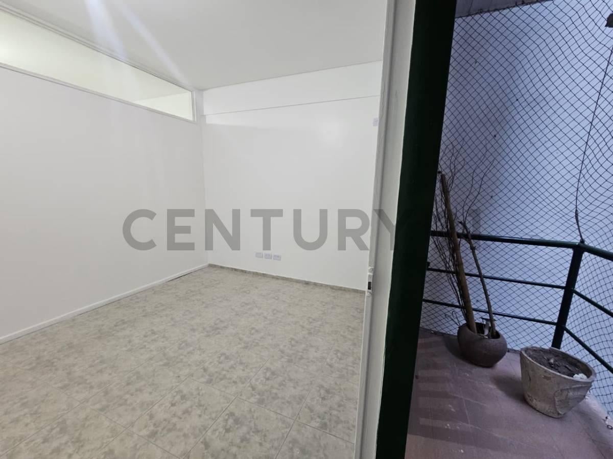 Foto de ALQUILER DOS AMBIENTES EN PALERMO, FRENTE A PLAZA GUEMES, imagen 1