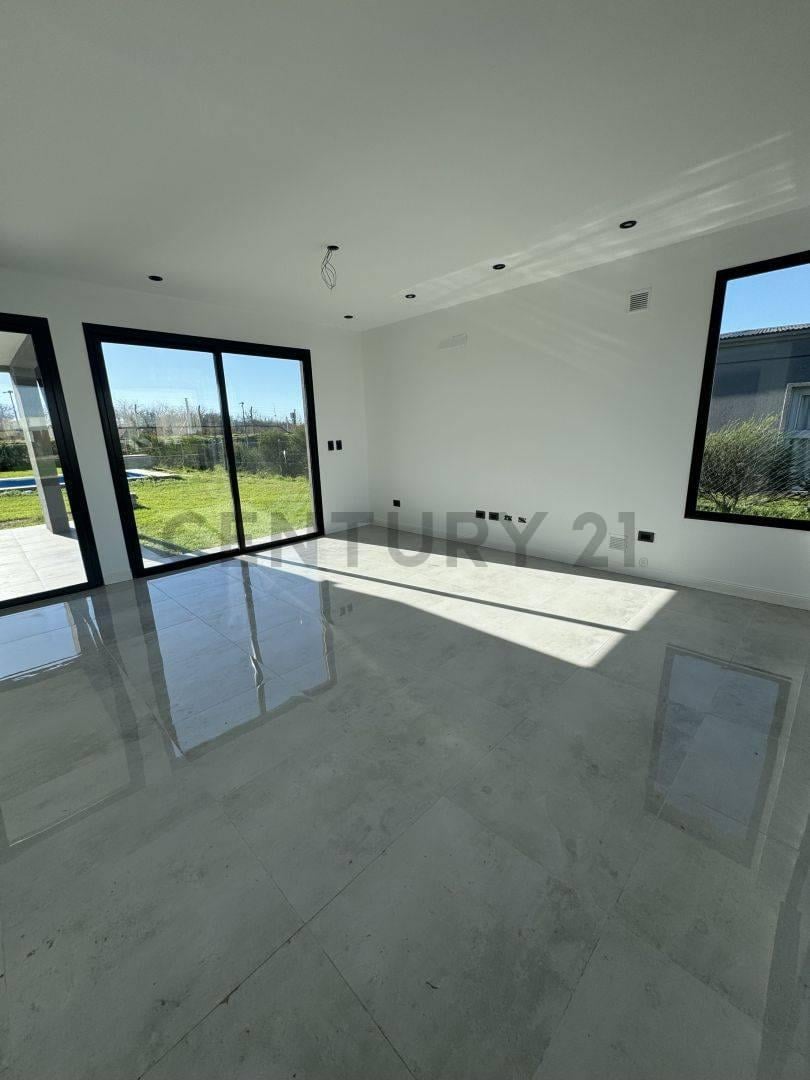 Foto de VENTA CASA 4 AMBIENTES EN SAN SEBASTIAN CALIDAD TRIPLE A, imagen 3