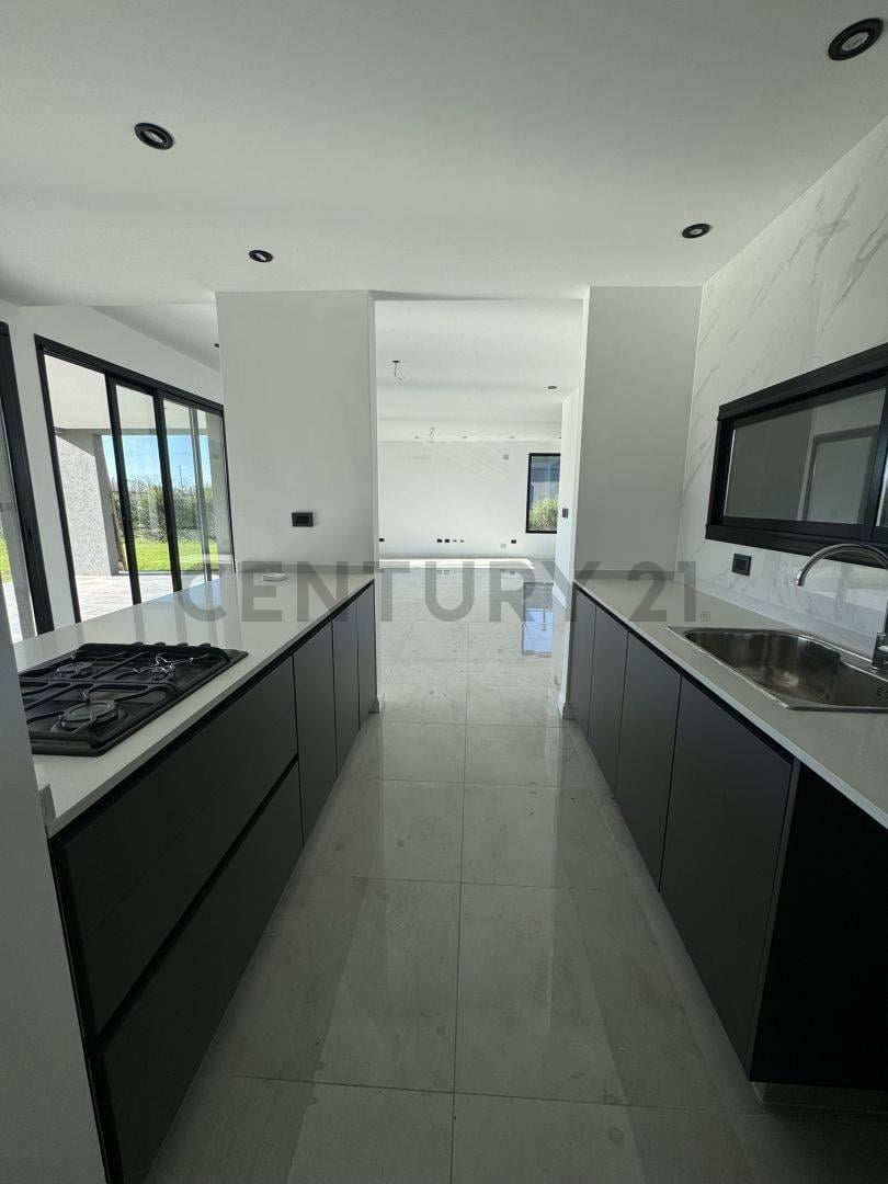 Foto de VENTA CASA 4 AMBIENTES EN SAN SEBASTIAN CALIDAD TRIPLE A, imagen 4