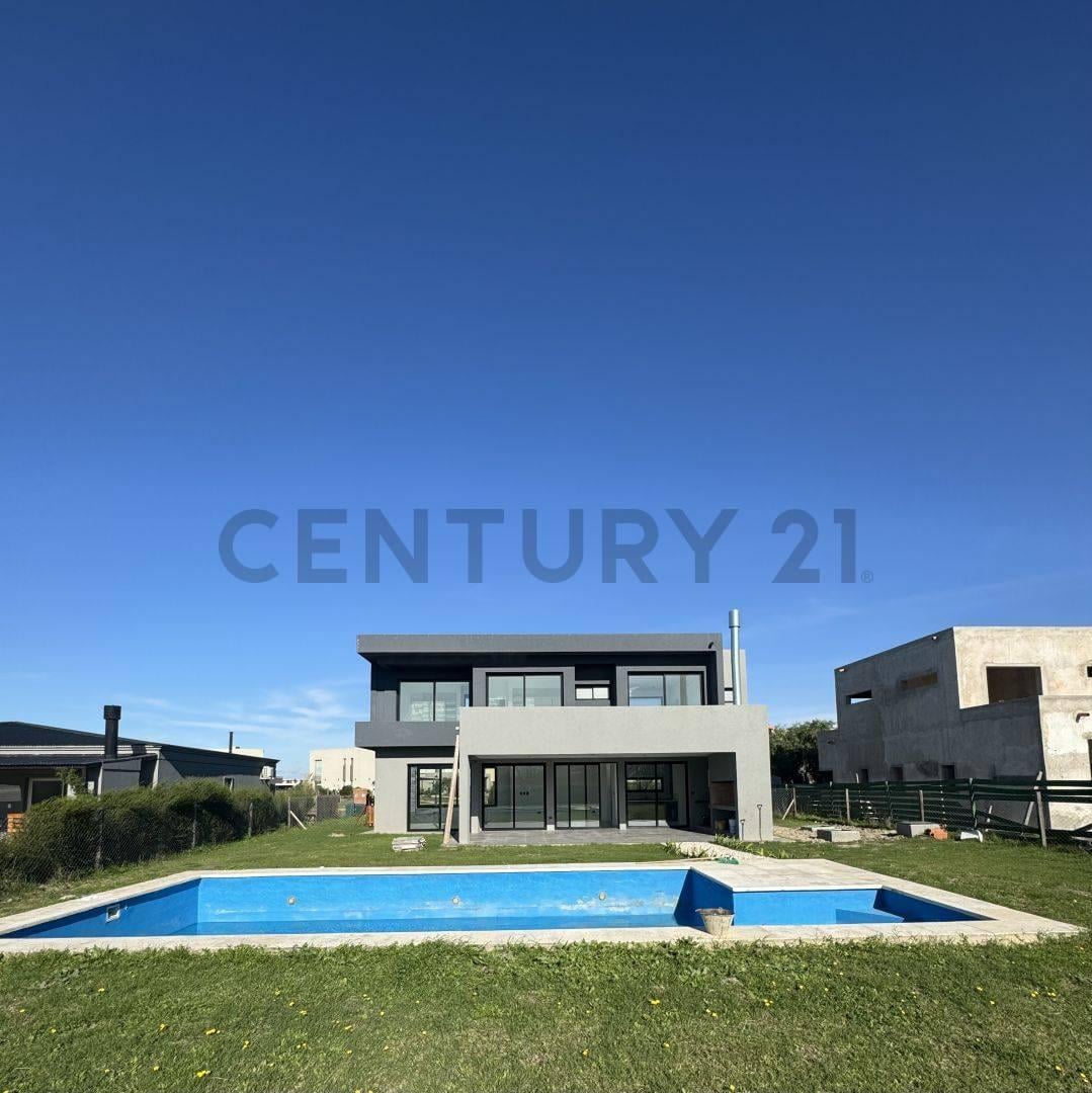 Foto de VENTA CASA 4 AMBIENTES EN SAN SEBASTIAN CALIDAD TRIPLE A, imagen 1