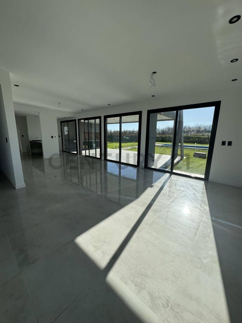 Foto de VENTA CASA 4 AMBIENTES EN SAN SEBASTIAN CALIDAD TRIPLE A, imagen 5