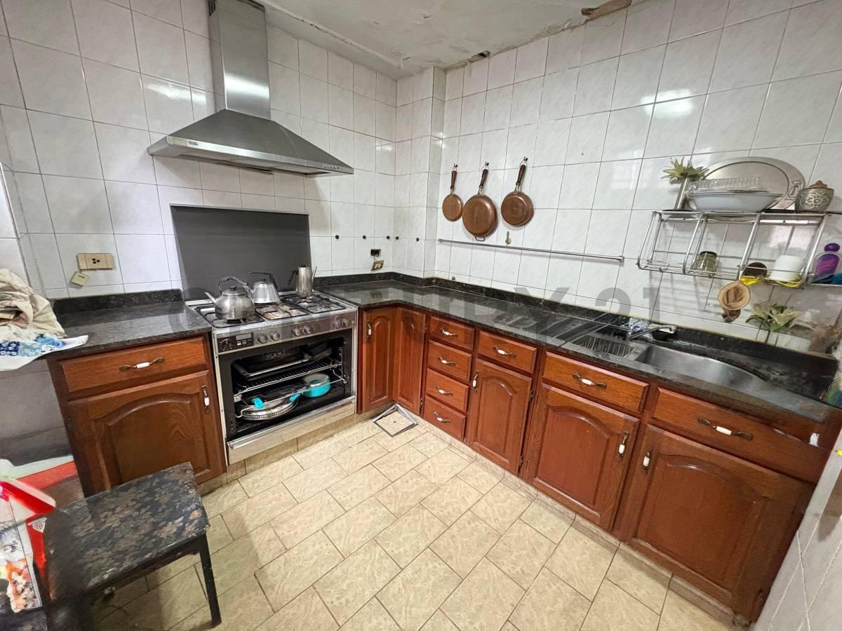 Foto de VENTA | Casa a refaccionar o Terreno en Monte Castro, imagen 3
