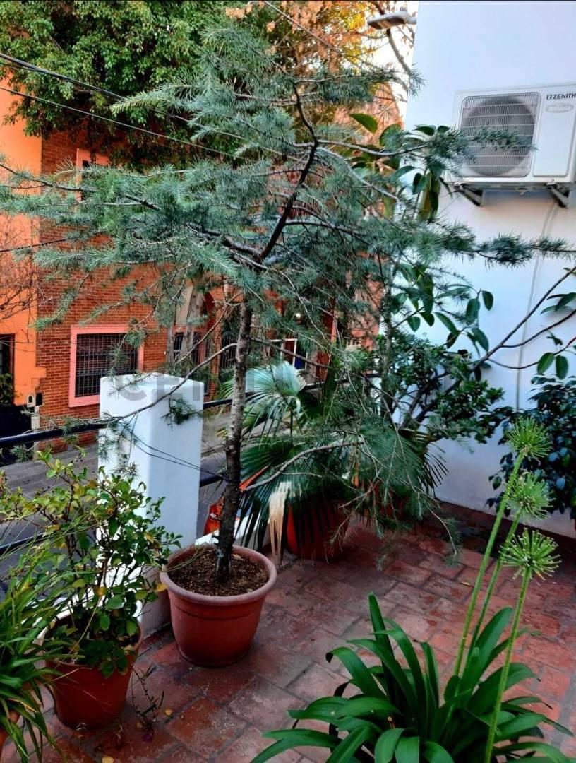 Foto de VENTA CASA RECICLADA 4 AMBIENTES EN PARQUE CHACABUCO - SIN EXPENSAS, imagen 1