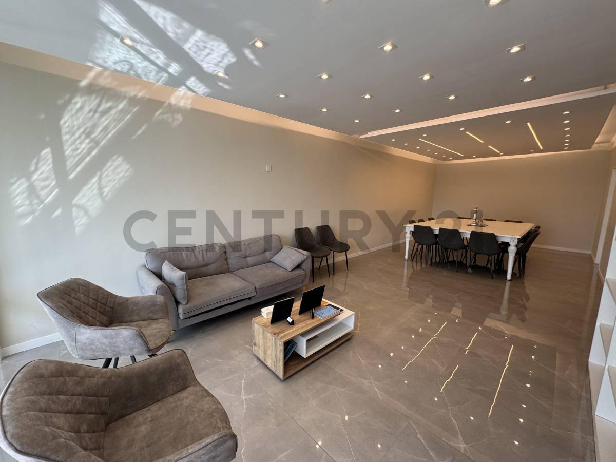 Foto de Venta Departamento 5 Ambientes, 3 dormitorios, con Dependencia en, imagen 2