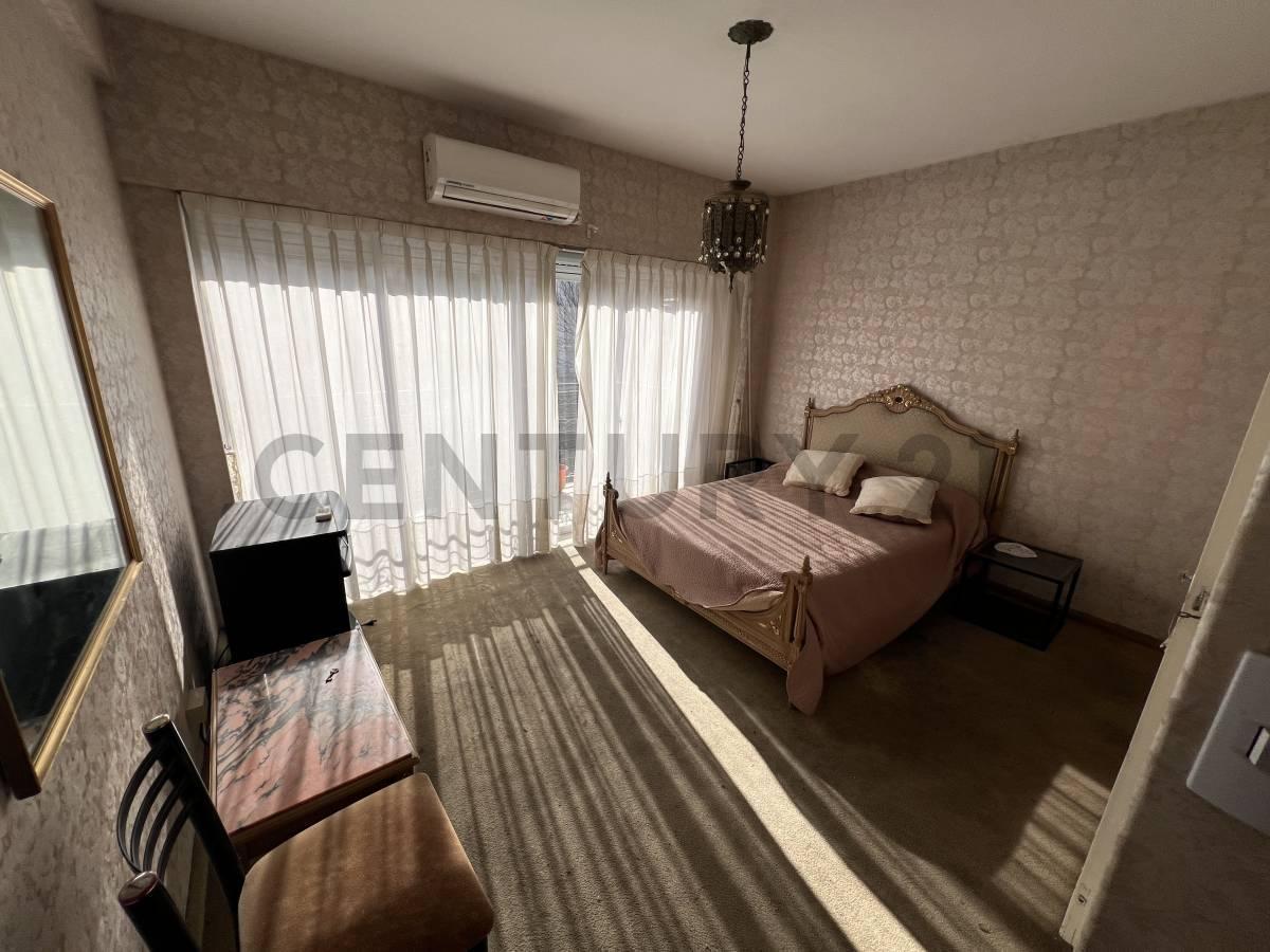 Foto de VENTA DEPARTAMENTO 4 AMBIENTES + DEPENDENCIA + BALCON AL FRENTE -MUY, imagen 4
