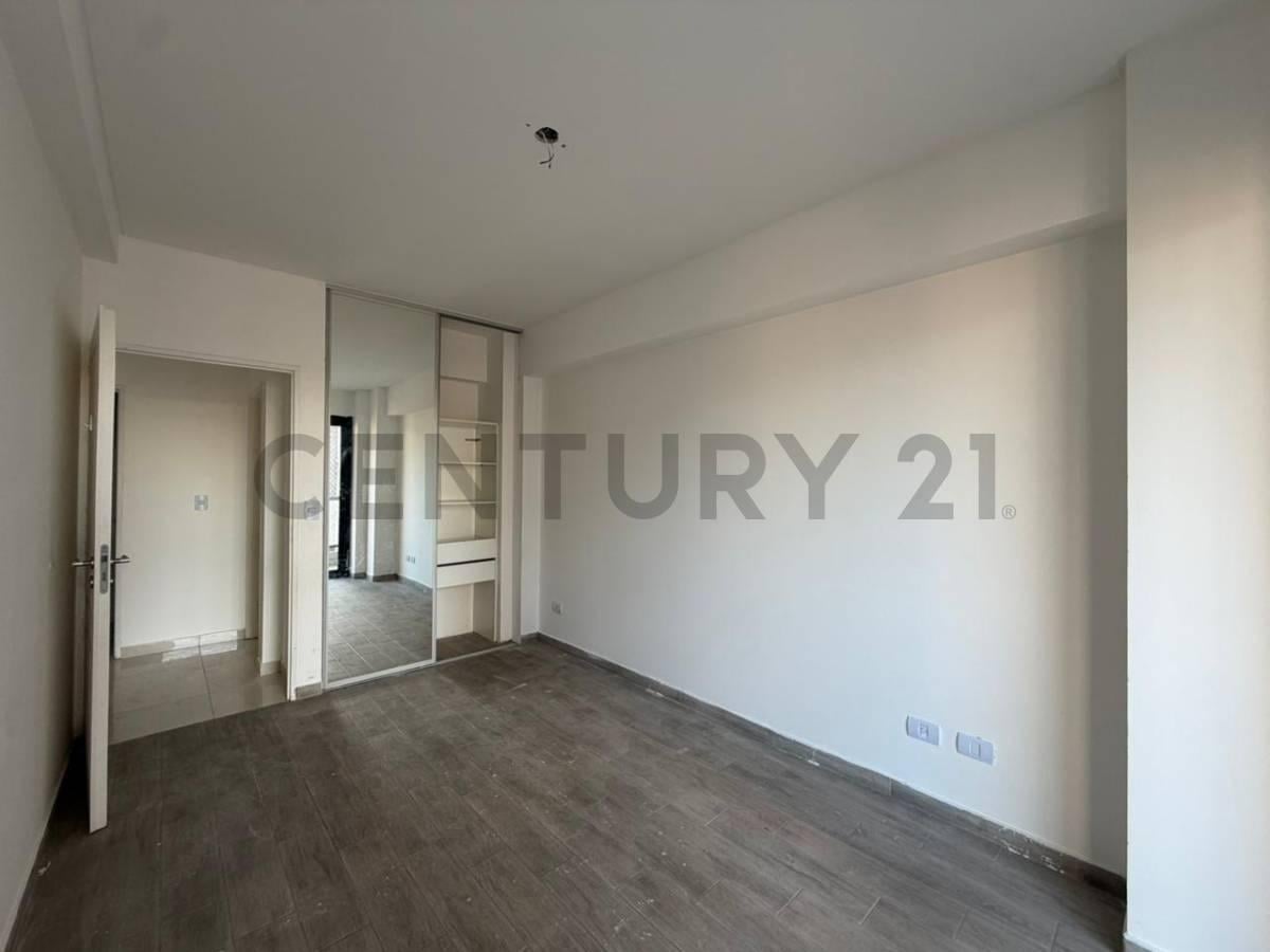 Foto de Venta Departamento 4 Ambientes con Cochera en Flores. Edificio full, imagen 1