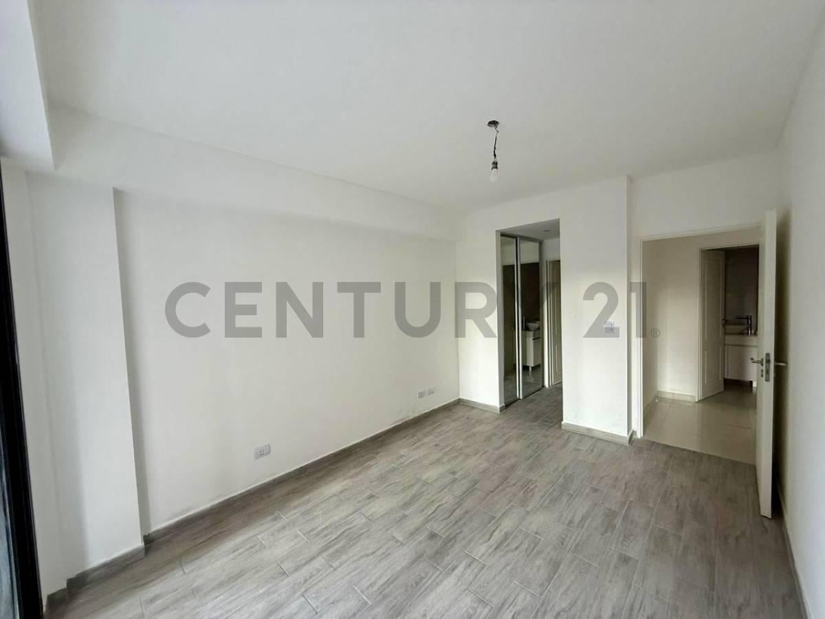 Foto de VENTA DEPARTAMENTO 4 AMBIENTES CON COCHERA, PATIO, BALCÓN Y AMENITIES, imagen 2
