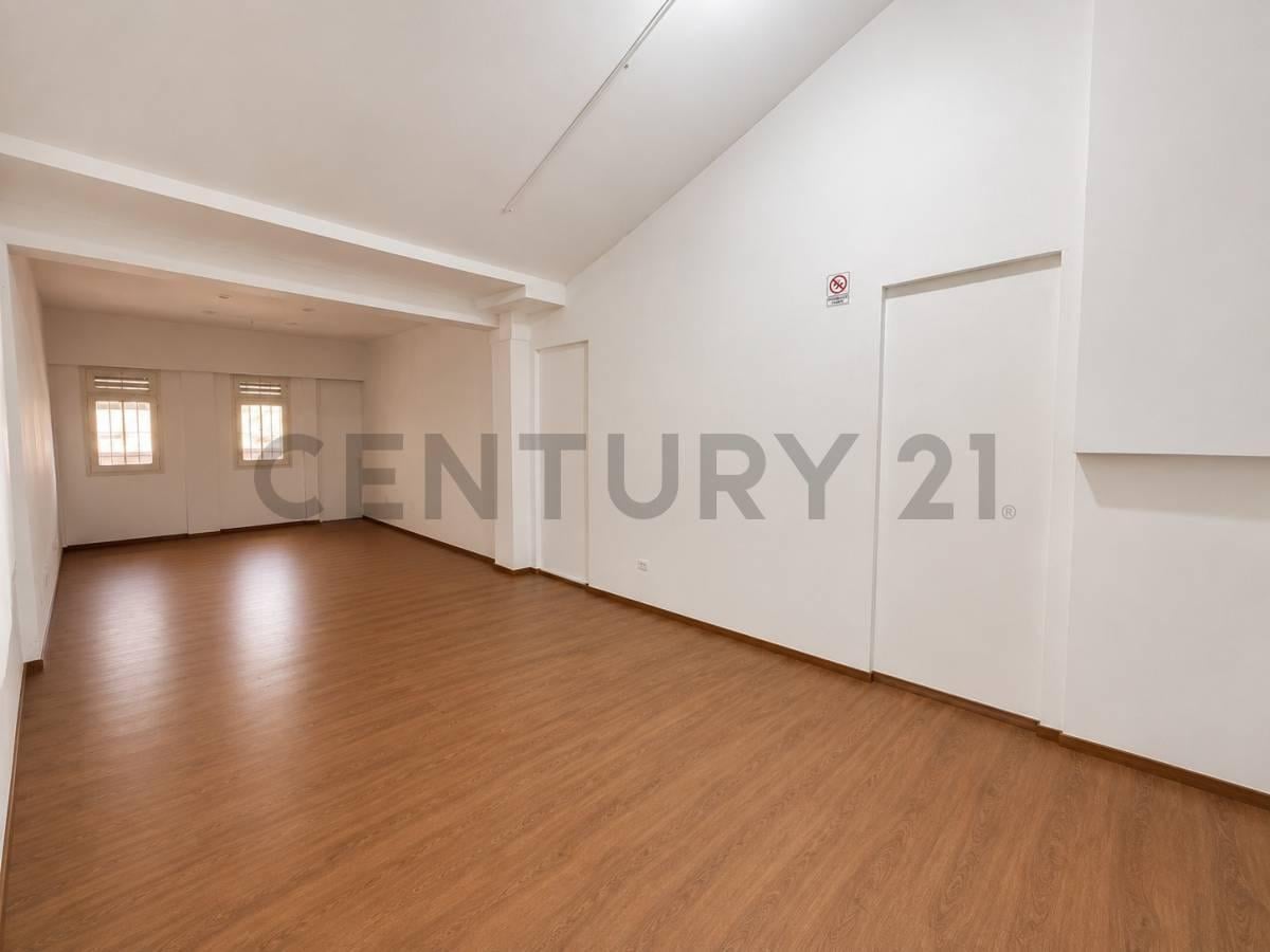 Foto de VENTA LOCAL EN FLORES A METROS DE AVENIDA NAZCA (2 PLANTAS), imagen 1