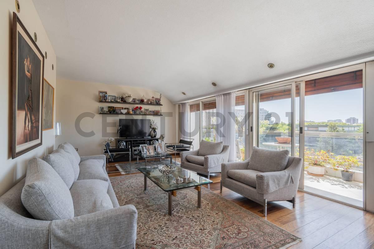 Foto de Venta Departamento 4 Dormitorios en Av Libertador con 2 Cocheras, imagen 5