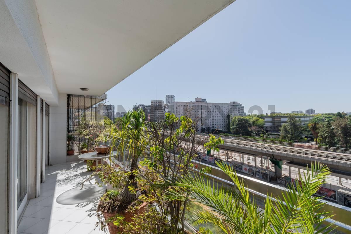 Foto de Venta Departamento 4 Dormitorios en Av Libertador con 2 Cocheras, imagen 1