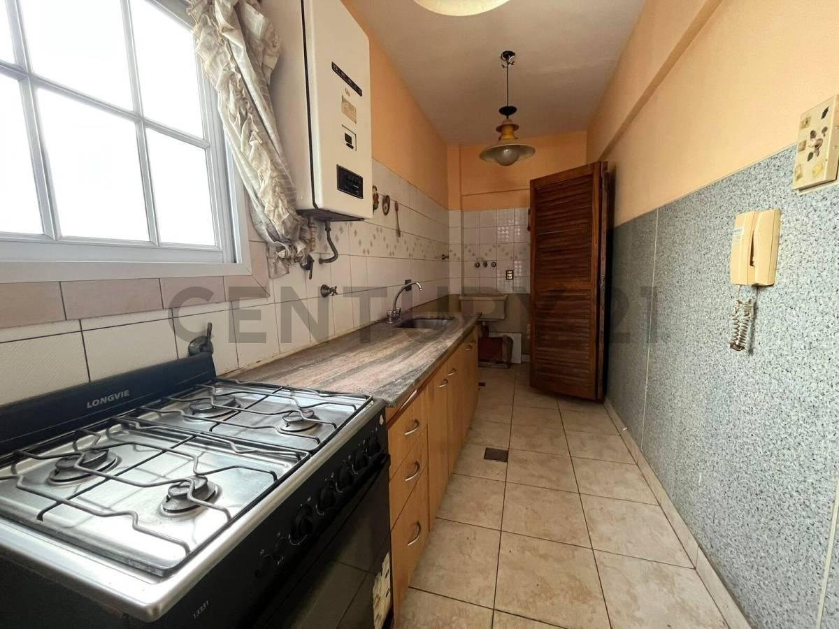 Foto de ALQUILER DEPARTAMENTO 4 AMBIENTES CON COCHERA EN LANUS OESTE, imagen 4