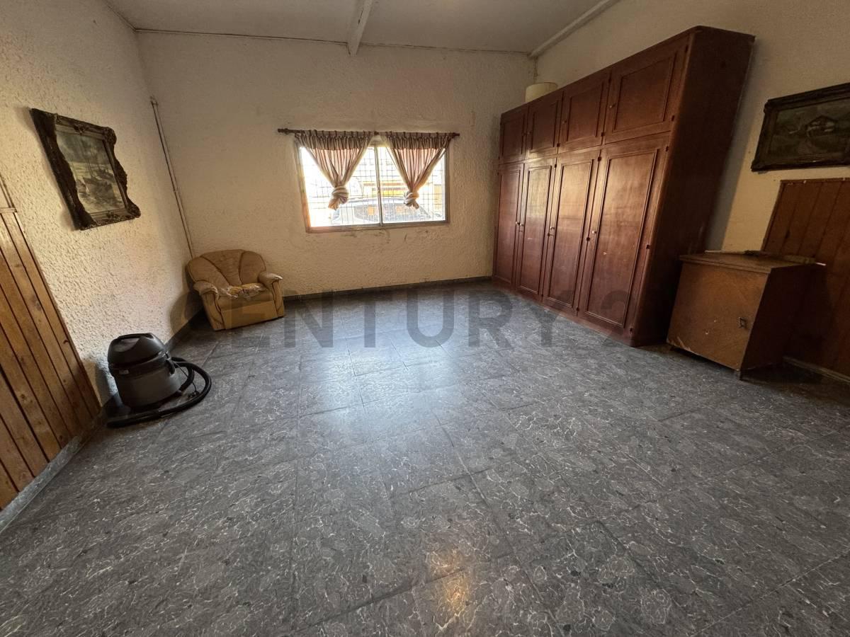 Foto de VENTA - CASA PB 4 AMB + DEPTO PA 3 AMB - IDEAL INVERSOR - A REFACCIONAR, imagen 4
