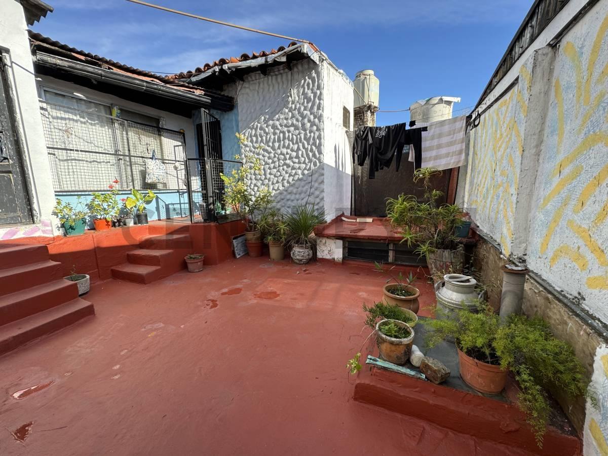 Foto de VENTA - CASA PB 4 AMB + DEPTO PA 3 AMB - IDEAL INVERSOR - A REFACCIONAR, imagen 1